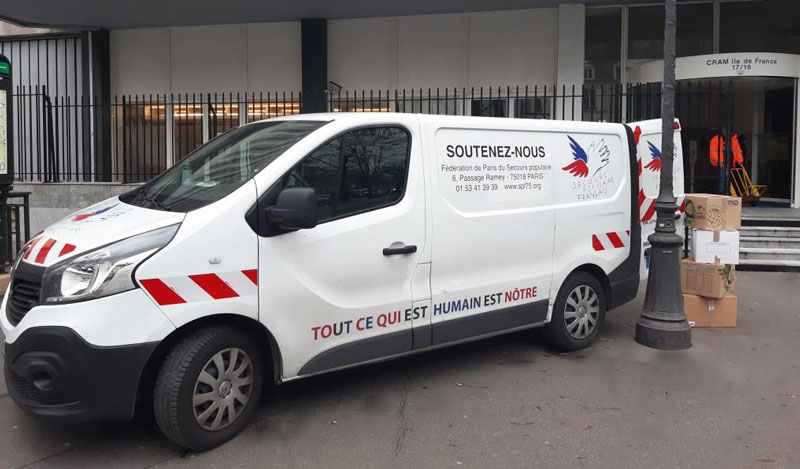 JDD 2021 - Camion du secours populaire français récupérant les dons de la Cramif